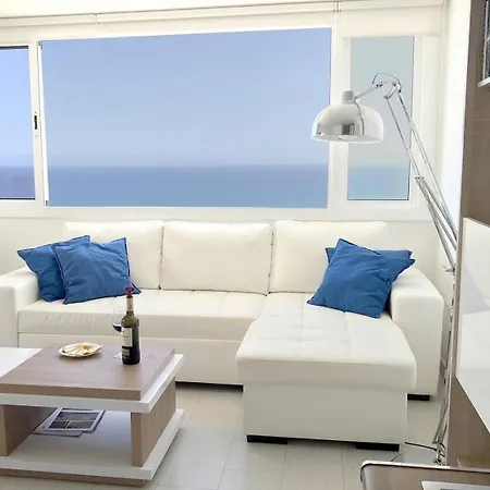 Fabulous Upper Floor Sea View דירה